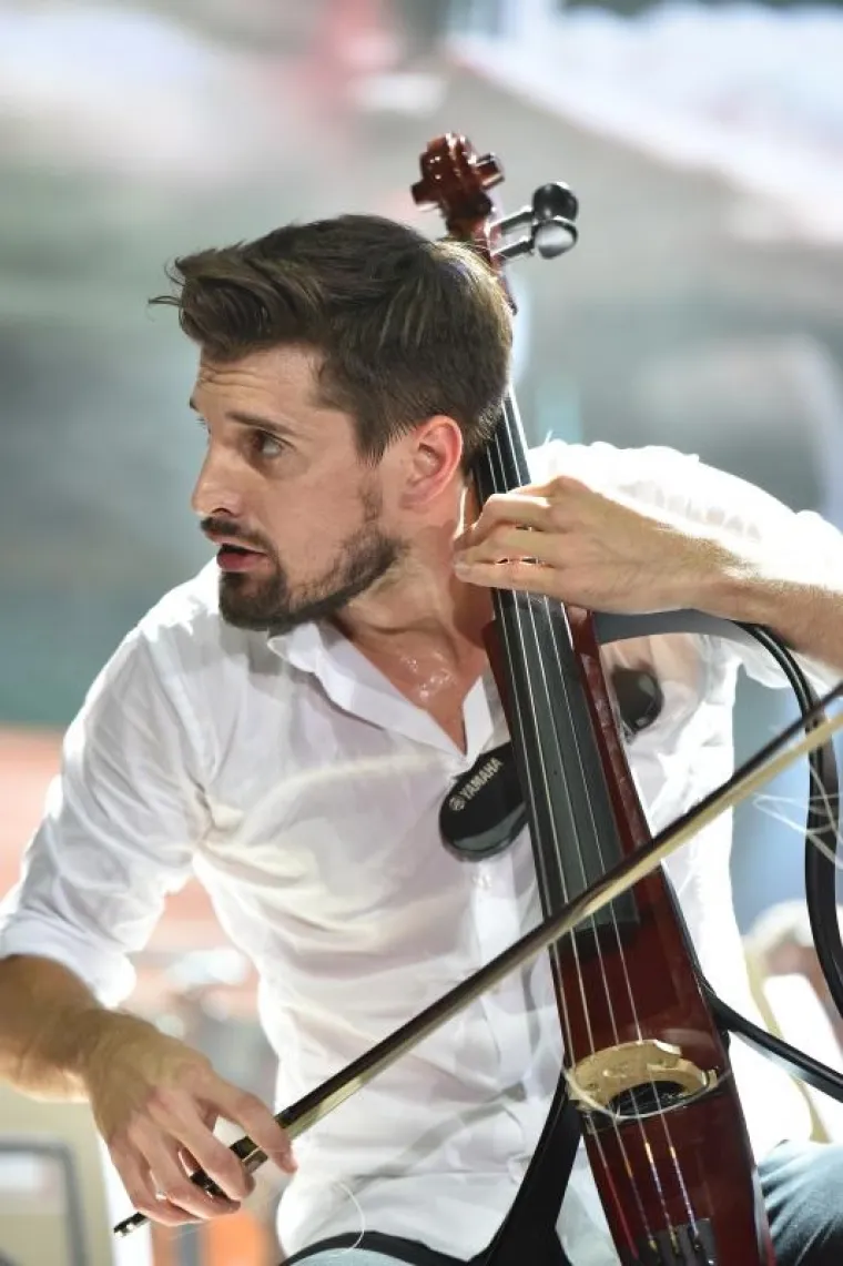 SPEKTAKULARAN KONCERT GODINE U PULI: 2Cellos uz pratnju Zagrebačke filharmonije zapalili Arenu, tražila se ulaznica više