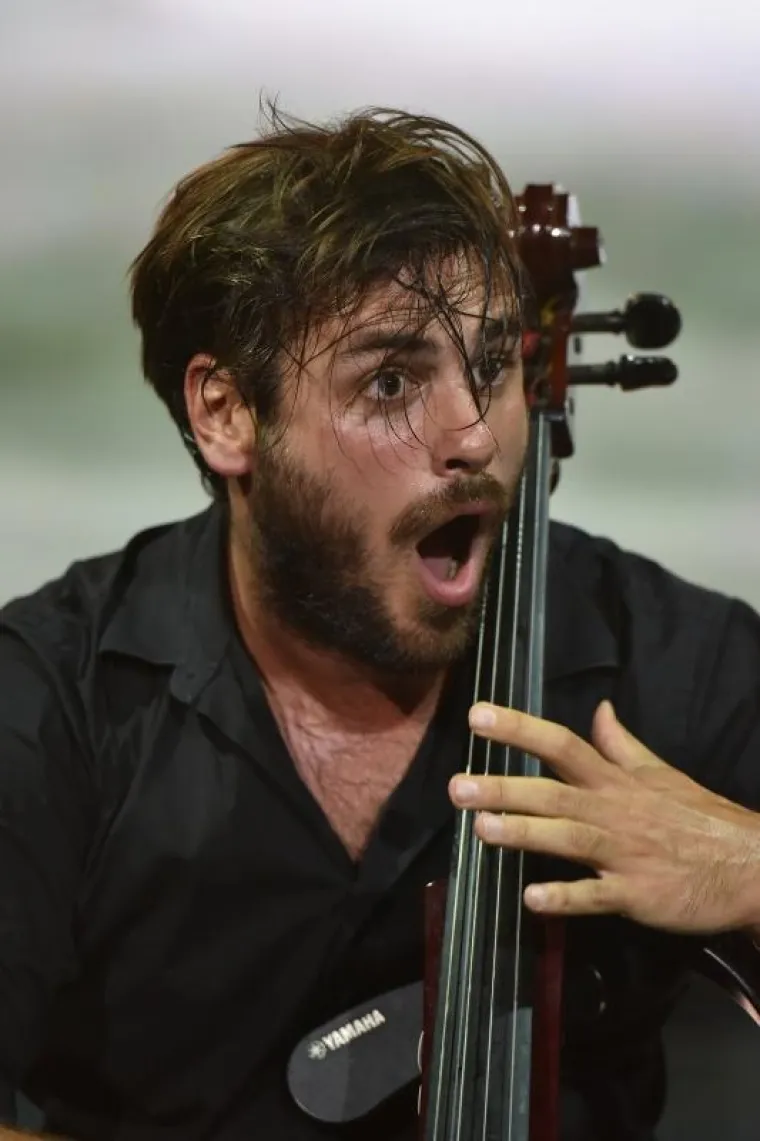 SPEKTAKULARAN KONCERT GODINE U PULI: 2Cellos uz pratnju Zagrebačke filharmonije zapalili Arenu, tražila se ulaznica vi&scaron;e