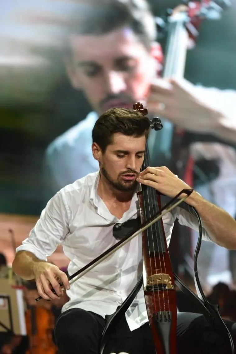 SPEKTAKULARAN KONCERT GODINE U PULI: 2Cellos uz pratnju Zagrebačke filharmonije zapalili Arenu, tražila se ulaznica vi&scaron;e