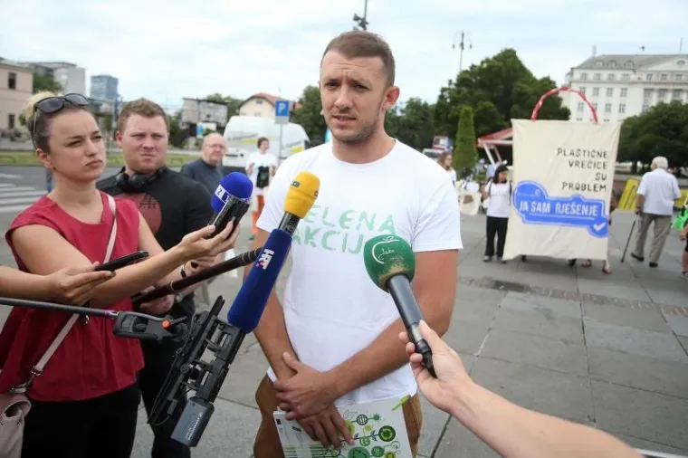 Performans Zelene akcije: ukazali na veliku potro&scaron;nju plastičnih vrećica