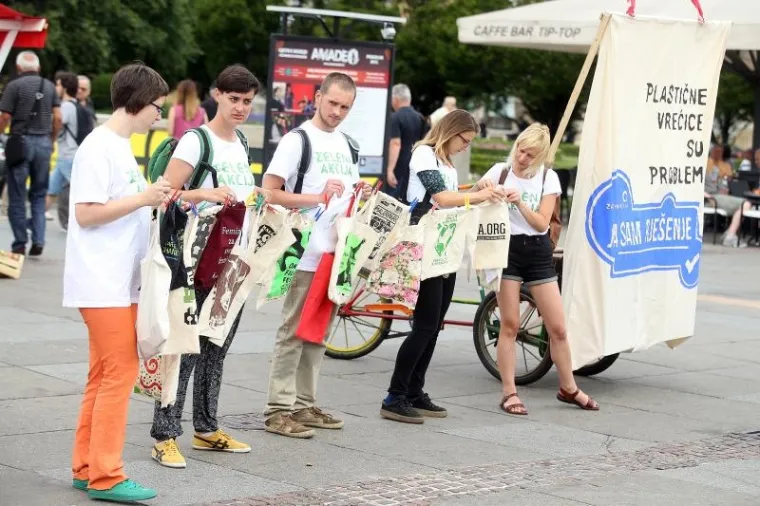 Performans Zelene akcije: ukazali na veliku potro&scaron;nju plastičnih vrećica
