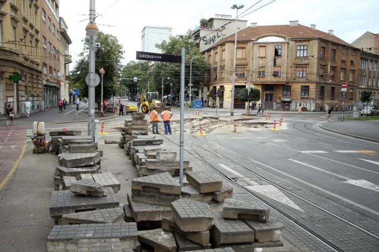 KRIŽANJE OD KOJEG BOLI GLAVA: Radovi u središtu Zagreba izazvali velike gužve