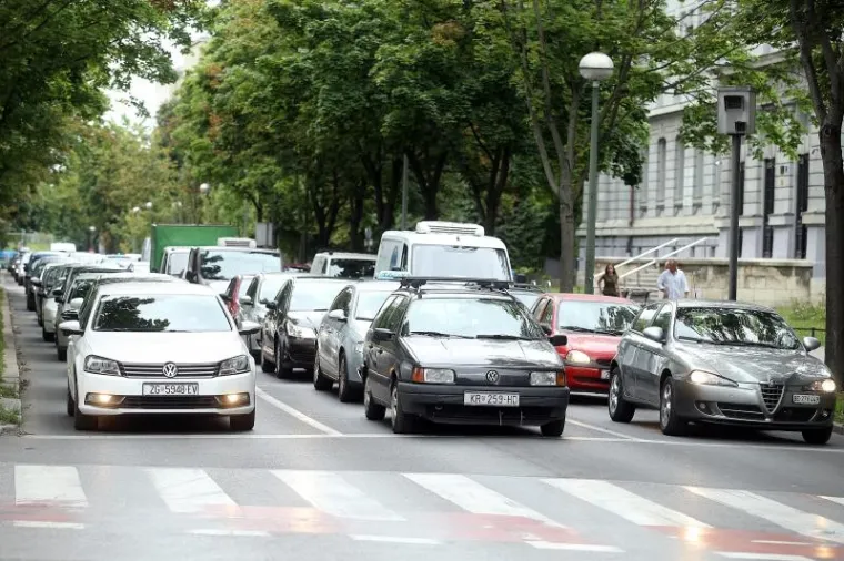 KRIŽANJE OD KOJEG BOLI GLAVA: Radovi u središtu Zagreba izazvali velike gužve