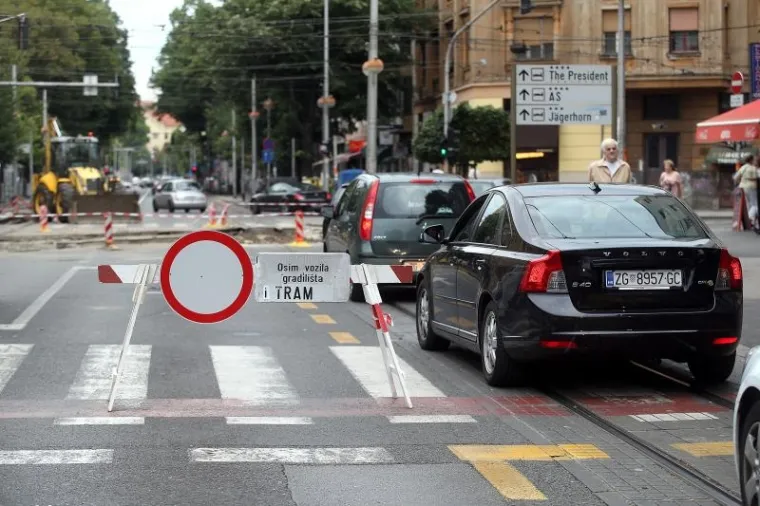 KRIŽANJE OD KOJEG BOLI GLAVA: Radovi u središtu Zagreba izazvali velike gužve