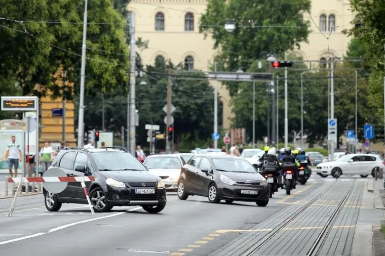 KRIŽANJE OD KOJEG BOLI GLAVA: Radovi u središtu Zagreba izazvali velike gužve
