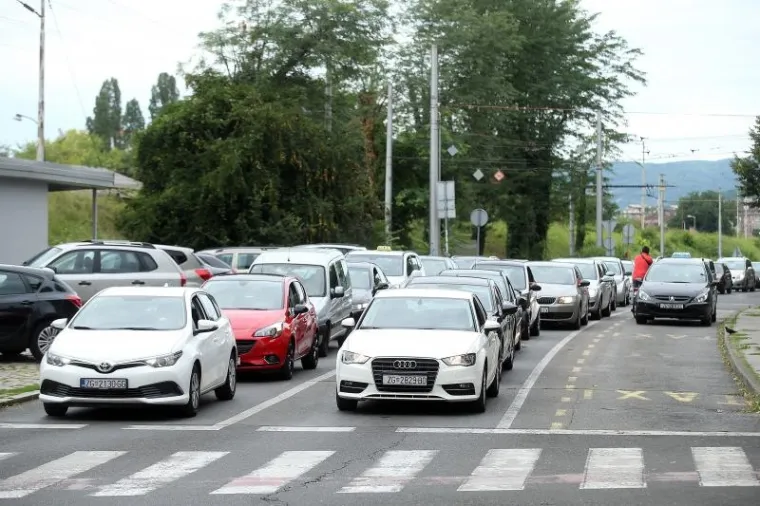 KRIŽANJE OD KOJEG BOLI GLAVA: Radovi u središtu Zagreba izazvali velike gužve