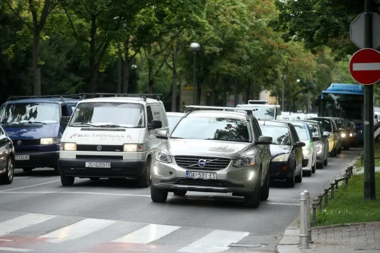 KRIŽANJE OD KOJEG BOLI GLAVA: Radovi u središtu Zagreba izazvali velike gužve