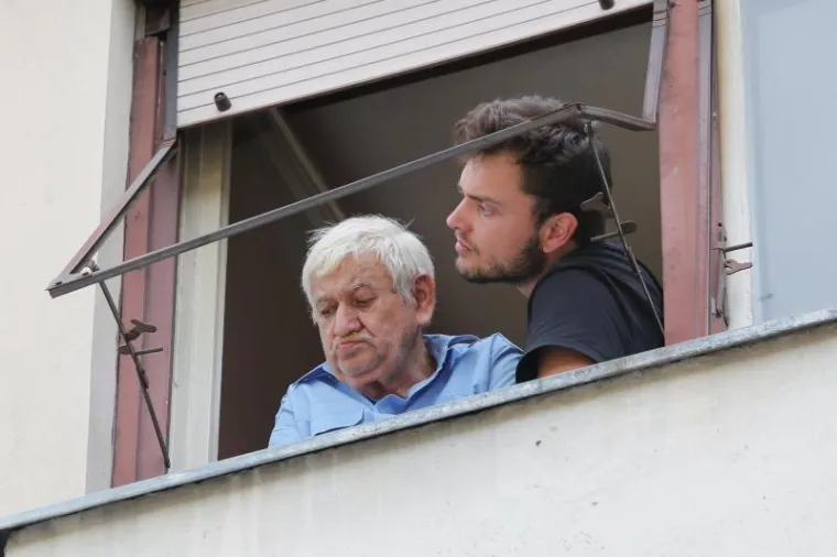 U Prečkom je danas deložirana tročlana obitelji Selimović iz svoje jedine nekretnine. Ovr&scaron;enica Lidija Selimović digla je kredit u RBA zadruzi, međutim problemi su nastali kada je bila primorana vraćati drugi kredit za koji je bila jamac, a koji dužnik nije vraćao.