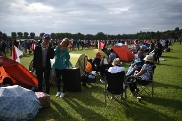 GLEDALI BI MEČEVE U WIMBLEDONU? Stanite, sjednite ili legnite u red jer gužva ondje izgleda ovako