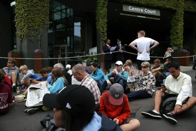 GLEDALI BI MEČEVE U WIMBLEDONU? Stanite, sjednite ili legnite u red jer gužva ondje izgleda ovako