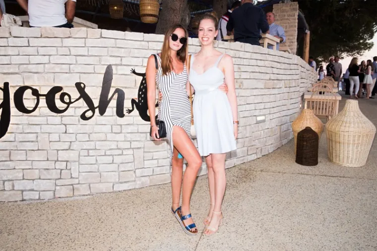 Hana Huljić u dru&scaron;tvu prijateljice!