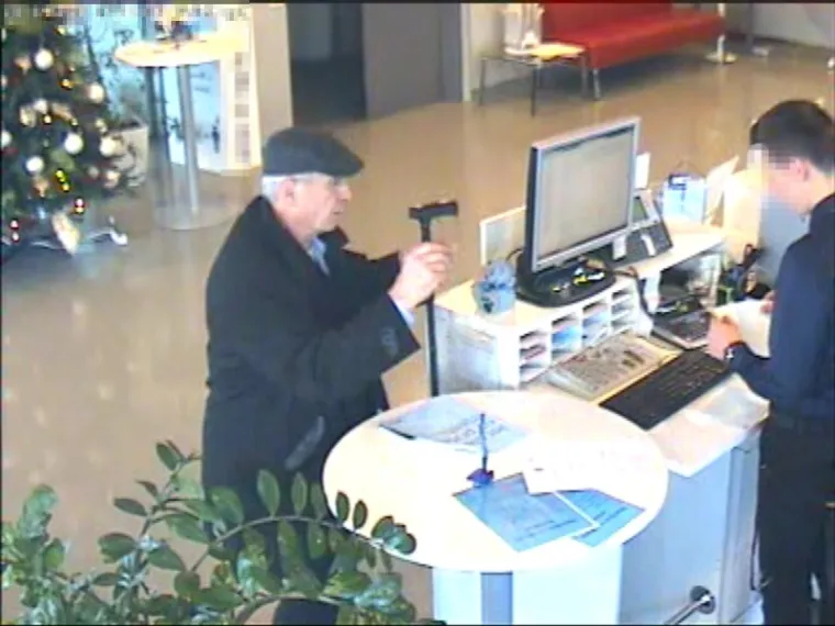 Prepoznajete li ovog čovjeka: s krivotvorenim dokumentima u bankama podizao velike količine novca