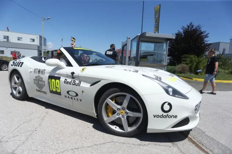 Sudionici utrke Rally Gumball 3000 sa skupocjenim automobilima posjetili tvornicu Rimac Automobili.