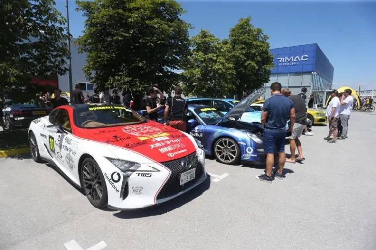 Sudionici utrke Rally Gumball 3000 sa skupocjenim automobilima posjetili tvornicu Rimac Automobili.