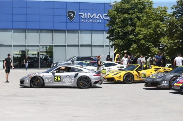 Sudionici utrke Rally Gumball 3000 sa skupocjenim automobilima posjetili tvornicu Rimac Automobili.