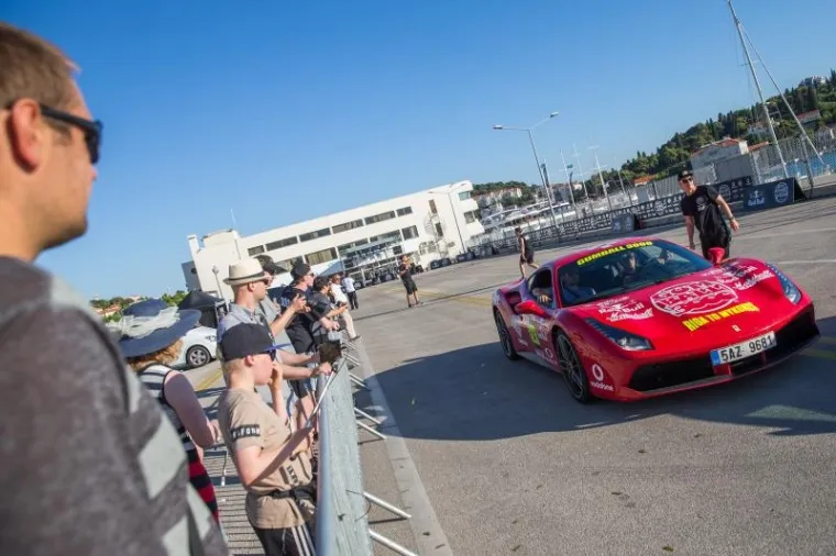 KARAVANA STIGLA U DUBROVNIK: Pogledajte skupocjene jurilice od kojih će vam se zavrtjeti u glavi