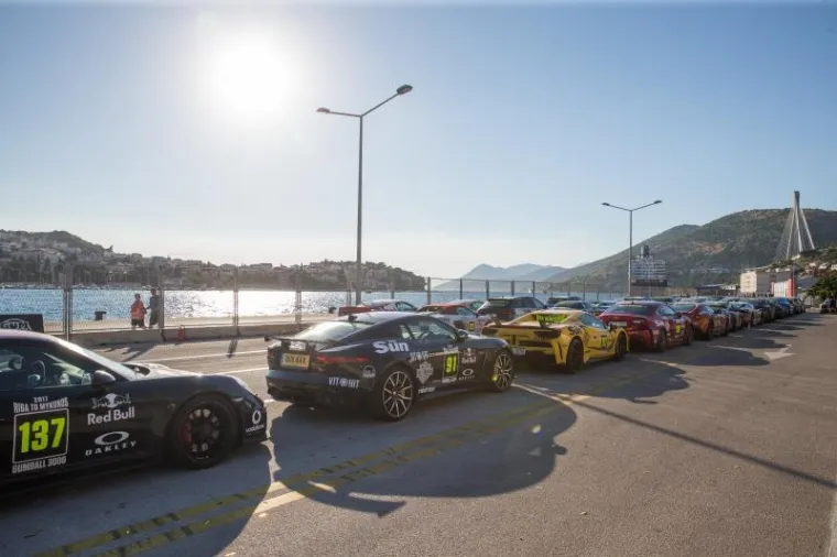 KARAVANA STIGLA U DUBROVNIK: Pogledajte skupocjene jurilice od kojih će vam se zavrtjeti u glavi