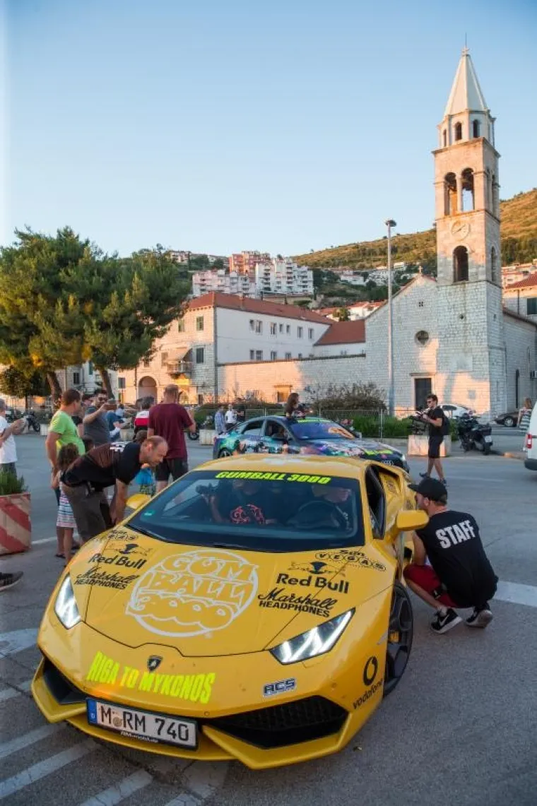 KARAVANA STIGLA U DUBROVNIK: Pogledajte skupocjene jurilice od kojih će vam se zavrtjeti u glavi