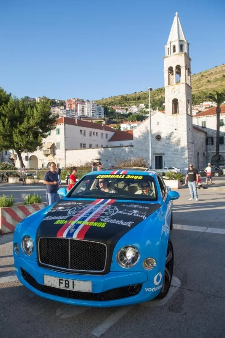 Egzotični reli Gumball 3000 nakon &scaron;est godina ponovo je stigao u Dubrovnik. Karavana skupocjenih automobila krenula je iz estonskog glavnog grada Rige, a zavr&scaron;it će na grčkom otoku Mykonosu.