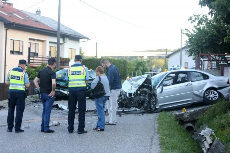 TE&Scaron;KA PROMETNA NESREĆA KOD KARLOVCA: Jedan je mu&scaron;karac poginuo, liječnici se bore za život drugoga
