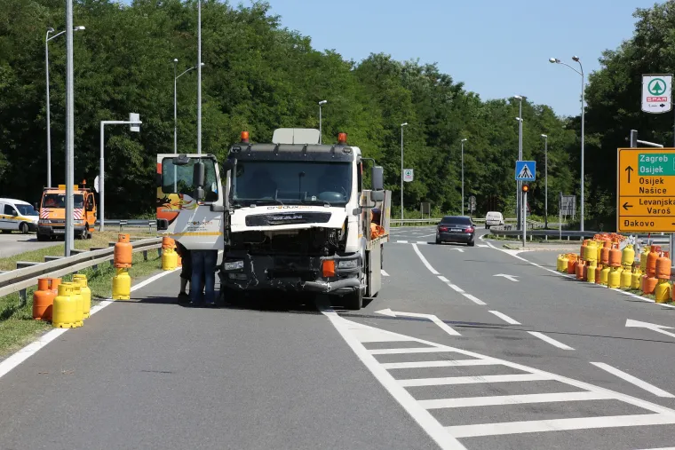 Đakovo: jedna osoba poginula u sudaru kamiona i automobila
