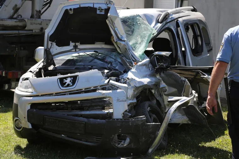 Đakovo: jedna osoba poginula u sudaru kamiona i automobila
