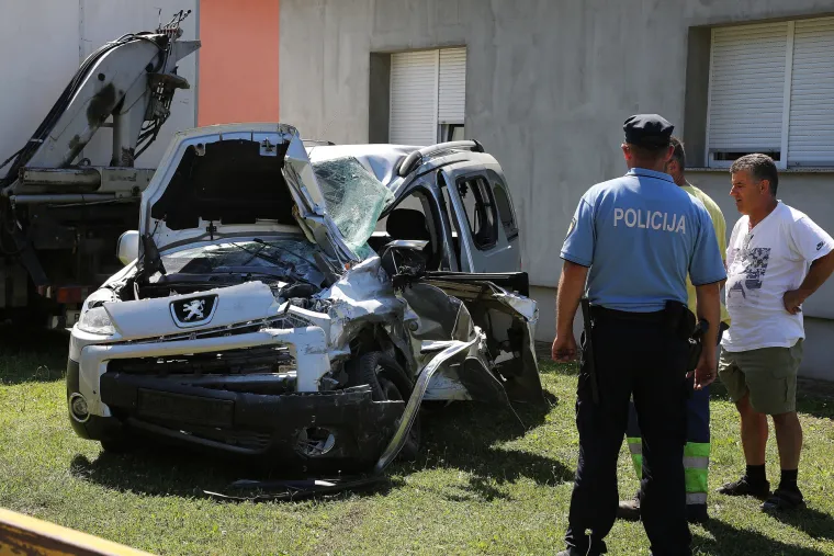 Đakovo: jedna osoba poginula u sudaru kamiona i automobila