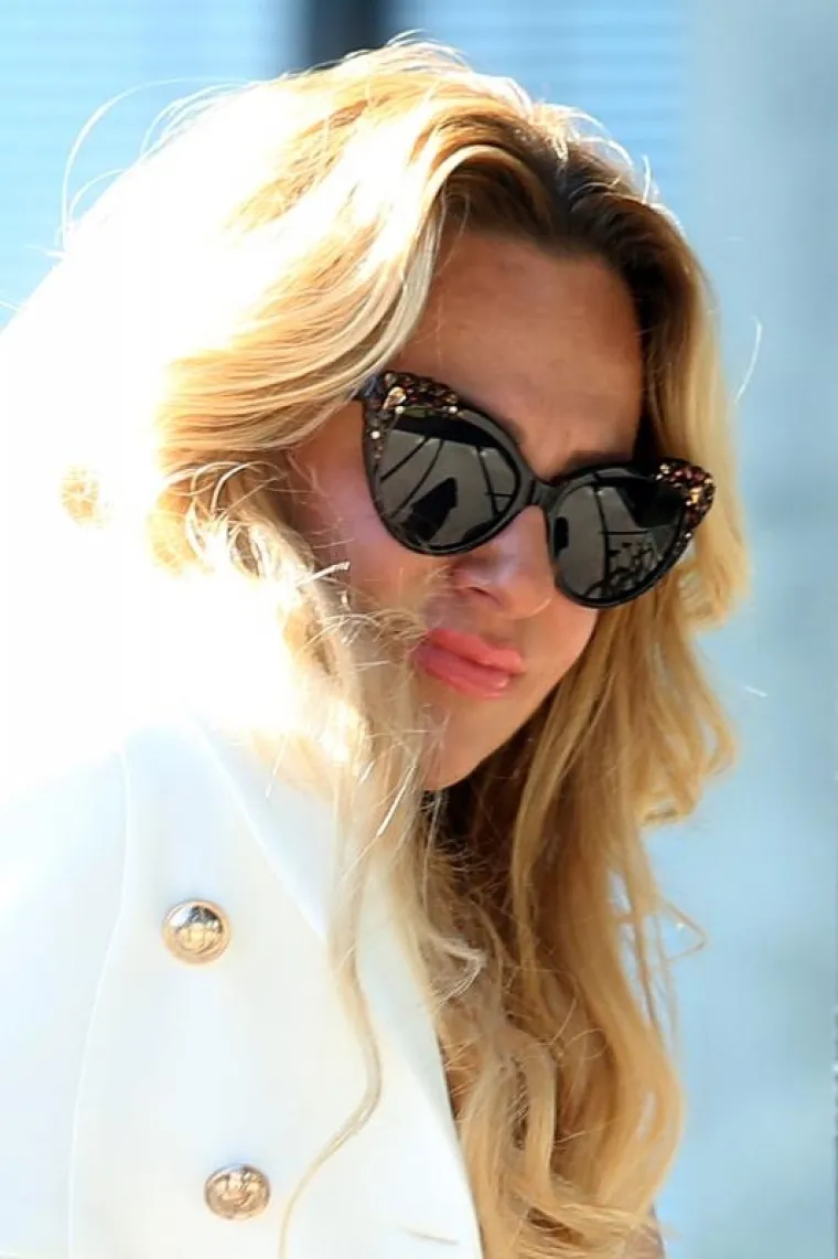 FATALNA BANKARICA U IZAZOVNOM IZDANJU STIGLA NA SUD: Pradina torbica od 12.600 kuna i zlatne &scaron;tikle od 5000 kuna