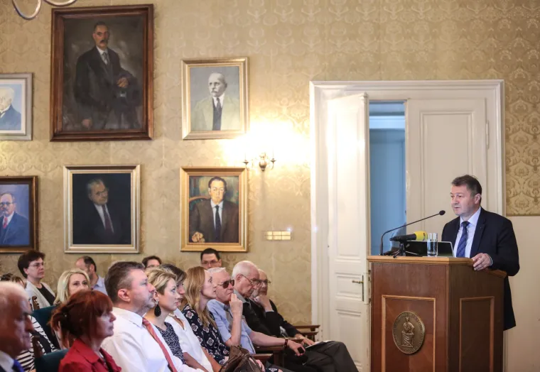 U HAZU održan okrugli stol na temu "Za&scaron;to cijepljenje nema alternativu"