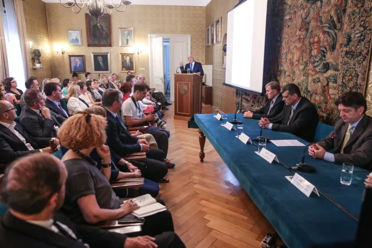 U HAZU održan okrugli stol na temu "Za&scaron;to cijepljenje nema alternativu"