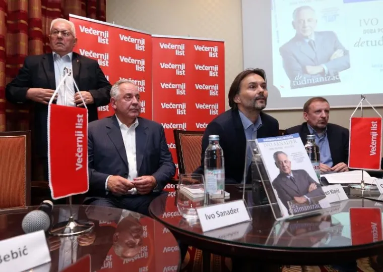 U hotelu Regent Esplanade održana je promocija knjige biv&scaron;eg premijera Ive Sanadera, koju je izdao Večernji list. Knjiga nosi naziv "Doba politike - detuđmanizacija".