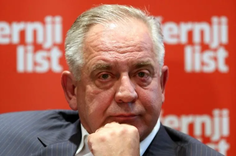 U hotelu Regent Esplanade održana je promocija knjige biv&scaron;eg premijera Ive Sanadera, koju je izdao Večernji list. Knjiga nosi naziv "Doba politike - detuđmanizacija".