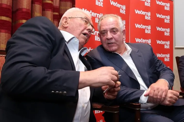 U hotelu Regent Esplanade održana je promocija knjige biv&scaron;eg premijera Ive Sanadera, koju je izdao Večernji list. Knjiga nosi naziv "Doba politike - detuđmanizacija".