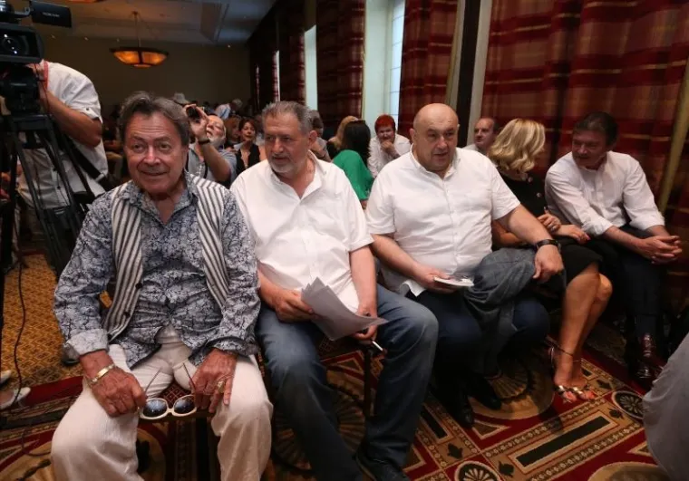 U hotelu Regent Esplanade održana je promocija knjige biv&scaron;eg premijera Ive Sanadera, koju je izdao Večernji list. Knjiga nosi naziv "Doba politike - detuđmanizacija".