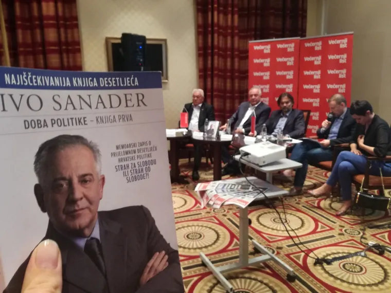 U hotelu Regent Esplanade održana je promocija knjige biv&scaron;eg premijera Ive Sanadera, koju je izdao Večernji list. Knjiga nosi naziv "Doba politike - detuđmanizacija".