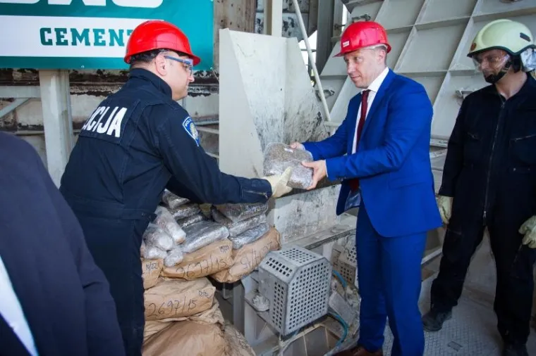 SPALJIVANJE DROGE U NA&Scaron;ICAMA: Gotovo tona marihuane i stotine kilograma heroina i kokaina oti&scaron;lo u dim