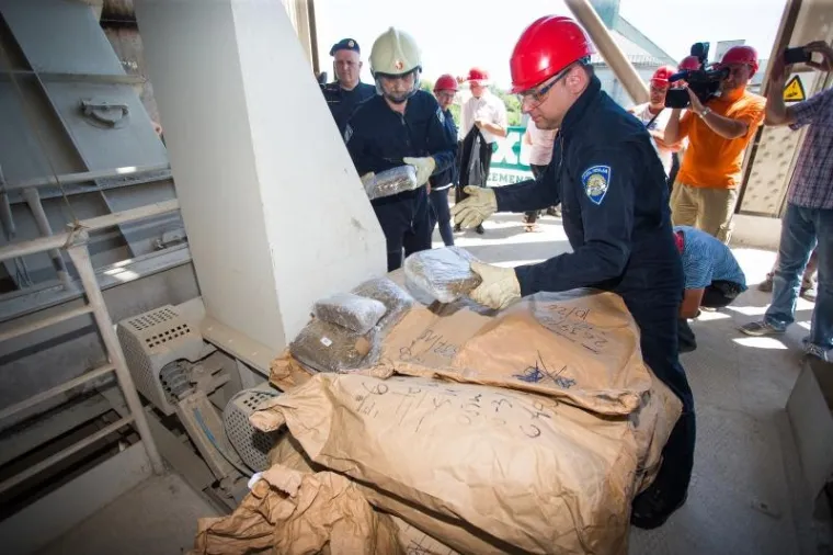 SPALJIVANJE DROGE U NA&Scaron;ICAMA: Gotovo tona marihuane i stotine kilograma heroina i kokaina oti&scaron;lo u dim