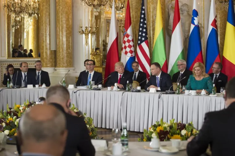 TRUMP I KOLINDA U VAR&Scaron;AVI: Odu&scaron;evljena predsjednica u razgovoru s prvim čovjekom SAD-a