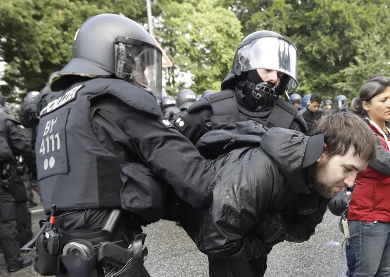 Hamburg kao ratna zona: policija zatražila pomoć, Melania Trump blokirana u rezidenciji