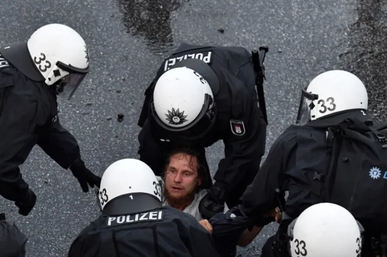 PROSVJED UOČI SUMMITA G20: U sukobu s antikapitalističkim prosvjednicima i anarhistima ozlijeđeno 76 policajaca