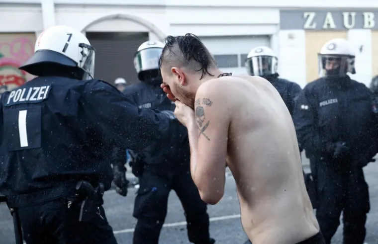 PROSVJED UOČI SUMMITA G20: U sukobu s antikapitalističkim prosvjednicima i anarhistima ozlijeđeno 76 policajaca