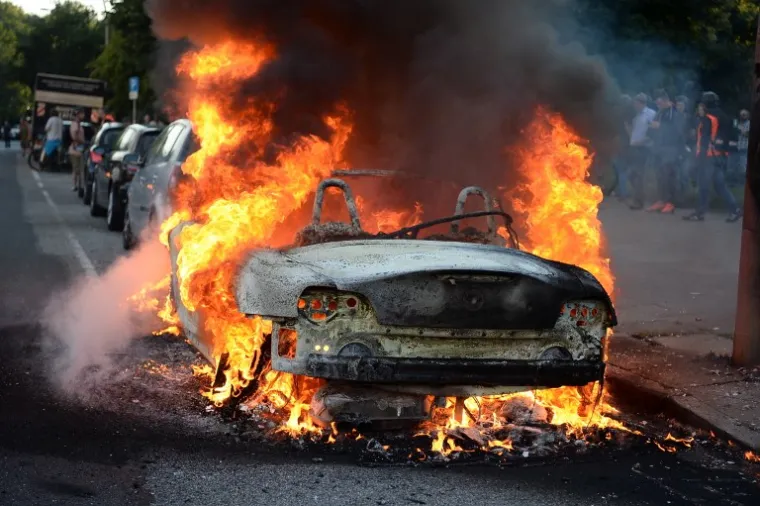 PROSVJED UOČI SUMMITA G20: U sukobu s antikapitalističkim prosvjednicima i anarhistima ozlijeđeno 76 policajaca