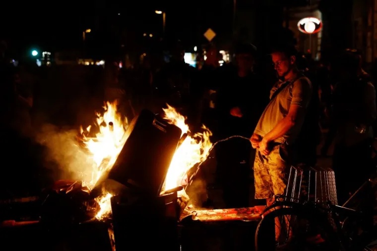 PROSVJED UOČI SUMMITA G20: U sukobu s antikapitalističkim prosvjednicima i anarhistima ozlijeđeno 76 policajaca