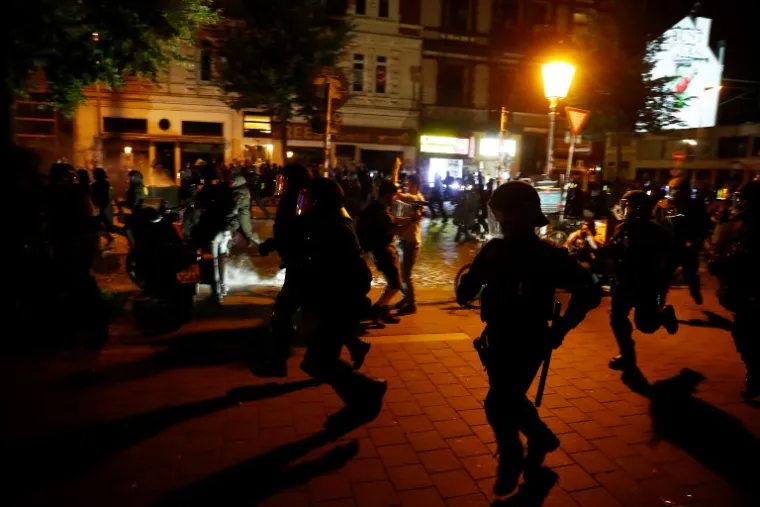 PROSVJED UOČI SUMMITA G20: U sukobu s antikapitalističkim prosvjednicima i anarhistima ozlijeđeno 76 policajaca