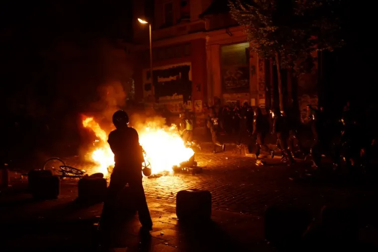 PROSVJED UOČI SUMMITA G20: U sukobu s antikapitalističkim prosvjednicima i anarhistima ozlijeđeno 76 policajaca