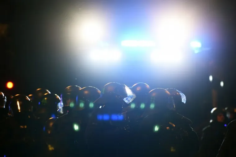 PROSVJED UOČI SUMMITA G20: U sukobu s antikapitalističkim prosvjednicima i anarhistima ozlijeđeno 76 policajaca