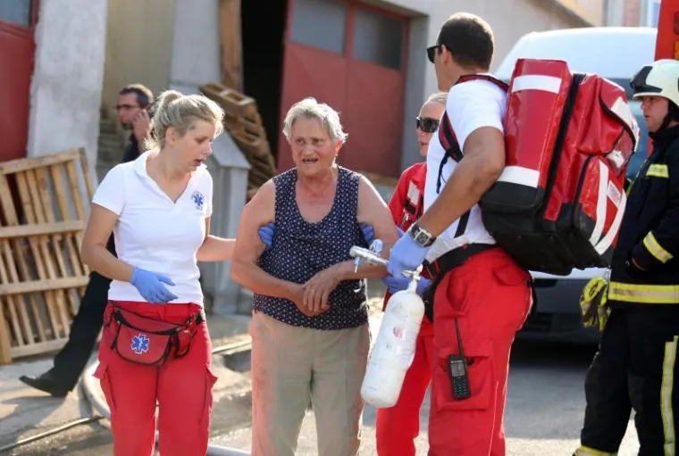 POŽAR U &Scaron;IBENIKU: Vatra zahvatila obiteljsku kuću u kojoj su se nalazili turisti