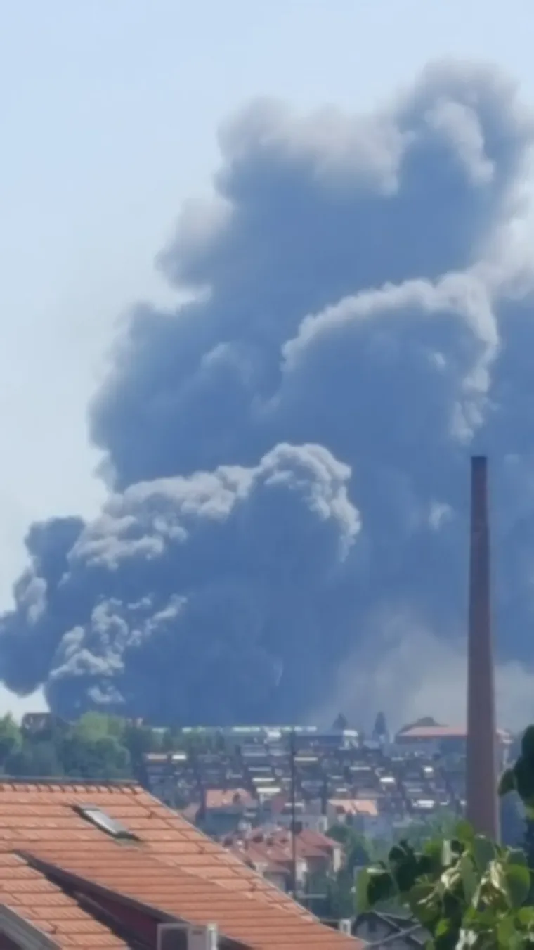 DIM IZNAD ZAGREBA: Zbog požara koji je izbio na Jelenovcu nad Zagrebom se nadvio gusti crni dim