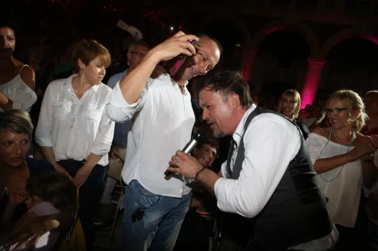 ZAPALIO PROKURATIVE: Gibonni svojim najvećim hitovima otvorio 57. po redu Splitski festival