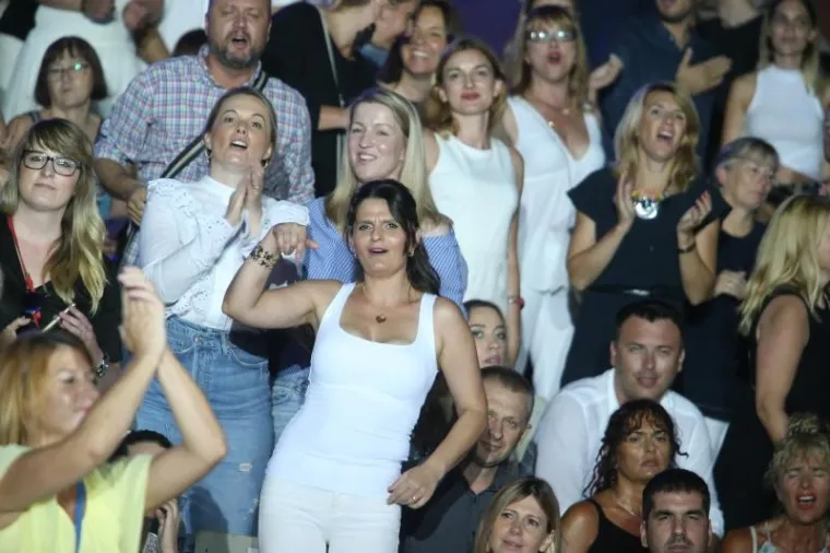 ZAPALIO PROKURATIVE: Gibonni svojim najvećim hitovima otvorio 57. po redu Splitski festival